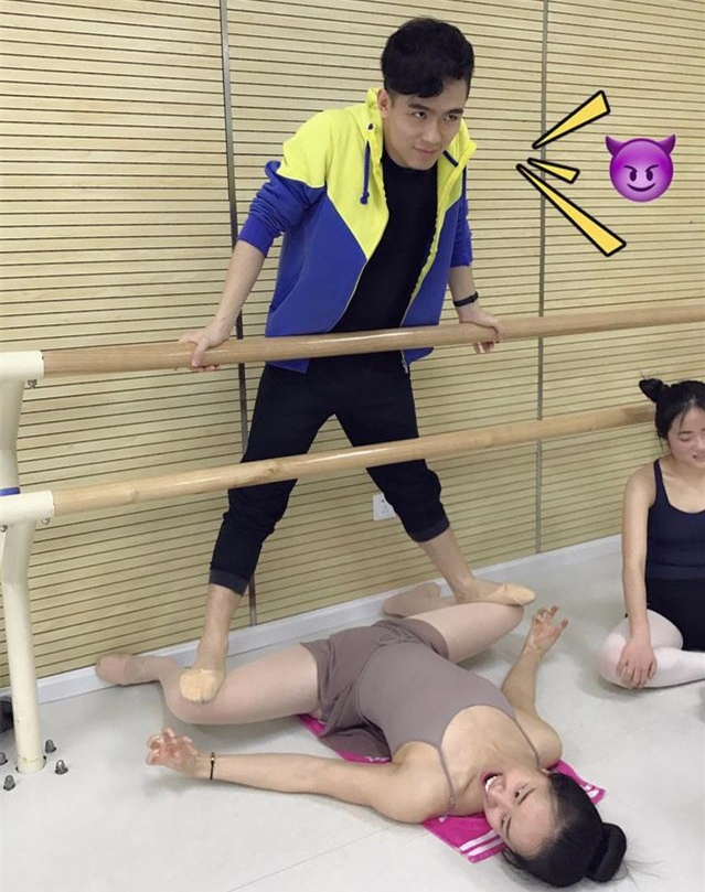 女孩这么拼是为了啥，看着都让人感觉心疼体育gif搞笑图片