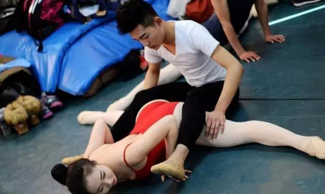 有这样的妹子来学习，我也要去当教练体育gif搞笑图片