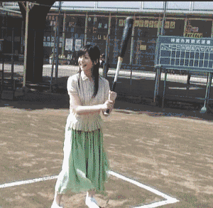 妹咂，棒球不是那么好打的体育gif搞笑图片