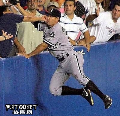 棒球搞笑场面体育gif搞笑图片