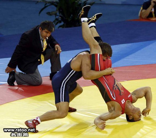 搞笑摔跤大全体育gif搞笑图片