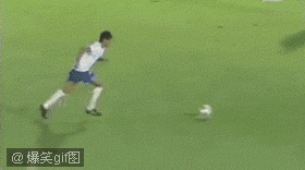 体育界搞笑图片_足球场上的趣事体育gif搞笑图片