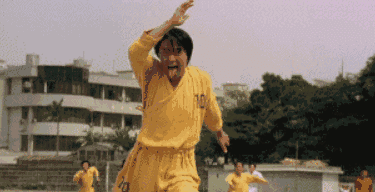 星爷一脚球和人都飞走了体育gif搞笑图片