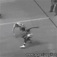 这就是传说中的灵魂走位，牛批！！！体育gif搞笑图片