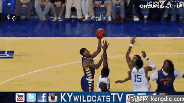 以往进球不全靠技术，有时候也得靠运气体育gif搞笑图片