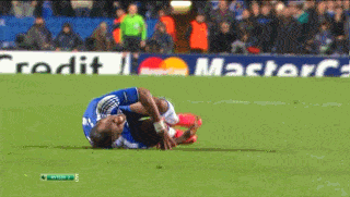 你假摔的技术是逃不过摄像镜头的体育gif搞笑图片