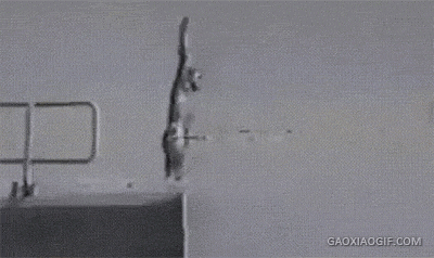 卧槽，这样磕一下摔下去还能活体育gif搞笑图片