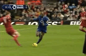 发生在足球场上的演员体育gif搞笑图片