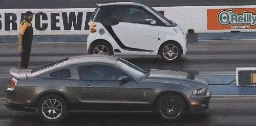 虽然我车小，但是起步比你快体育gif搞笑图片