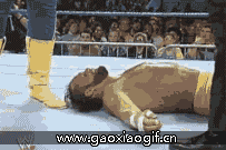 幸亏我起来的快不然就舍掉两根内骨了体育gif搞笑图片