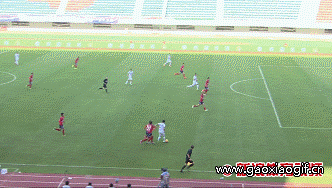 假摔演的可真像体育gif搞笑图片