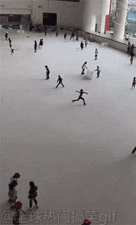 高手在人间，这位小姐姐滑冰一绝体育gif搞笑图片