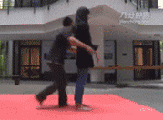 很容易的防狼招式体育gif搞笑图片