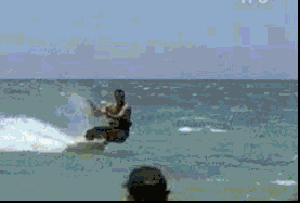 这摔的可不轻体育gif搞笑图片