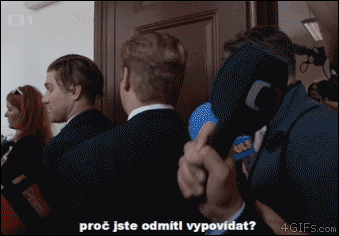 不采访就算了，还要吃我话筒体育gif搞笑图片