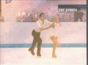 溜冰表演意外摔倒成亮点-体育图片体育gif搞笑图片