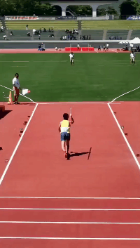 这位运动员也太菜了体育gif搞笑图片