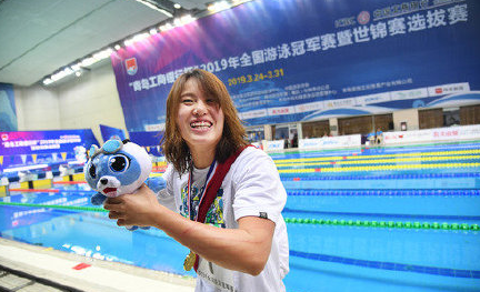 傅园慧游泳比赛冠军图片体育gif搞笑图片