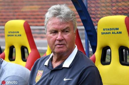 曝足协有计划让希丁克接手国足体育gif搞笑图片