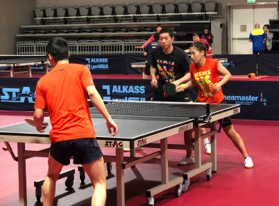 乒乓球昕雯组合赛前训练图体育gif搞笑图片