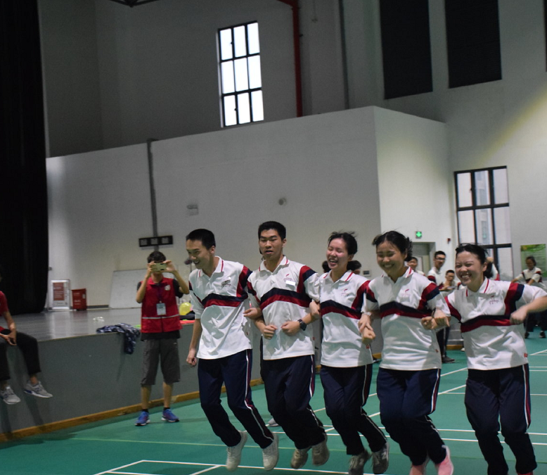 学生课间体育创意游戏图片体育gif搞笑图片