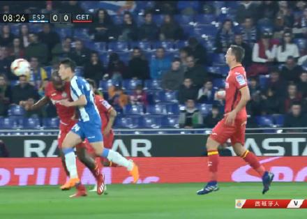 武磊开场被撞倒面部图片体育gif搞笑图片