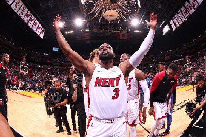 NBA诺维茨基最后一个主场体育gif搞笑图片