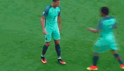 足球运动垃圾骂人搞笑动态表情包体育gif搞笑图片