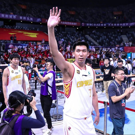 深圳男篮张凯和邱彪确认退役体育gif搞笑图片