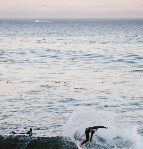 海上冲浪游玩的图片体育gif搞笑图片
