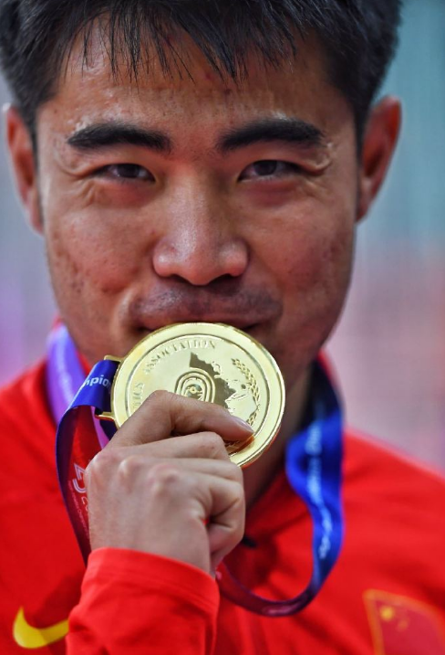 谢文骏破刘翔纪录图体育gif搞笑图片