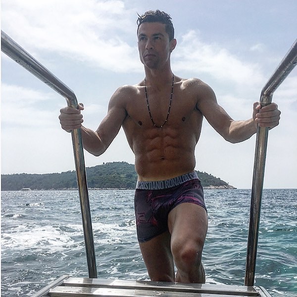C罗的腹肌图片体育gif搞笑图片