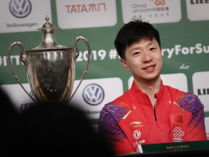 马龙世乒赛冠军图体育gif搞笑图片