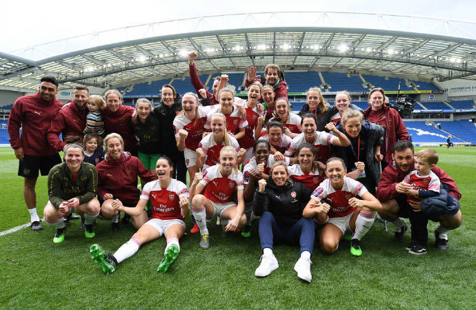 女足队员庆祝联赛夺冠图体育gif搞笑图片