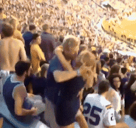 nba观众席情侣接吻的搞笑动图体育gif搞笑图片