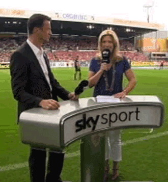 nba采访的尴尬动态图体育gif搞笑图片