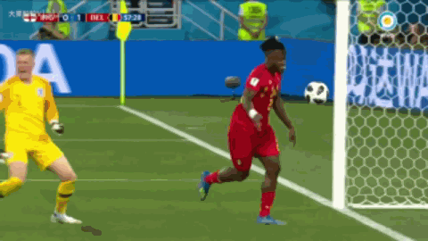 踢足球守门员的搞笑GIF动图体育gif搞笑图片