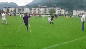 不要小看不然残疾，可能他是你惹不起的神体育gif搞笑图片