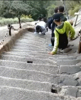 这才是真正的爬山体育gif搞笑图片