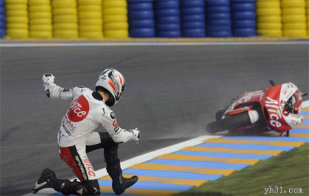 怎么感觉是你把车给甩出去了体育gif搞笑图片