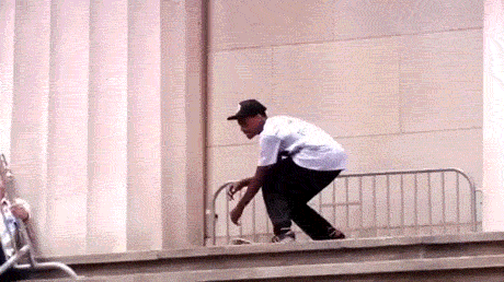 就算是失误也得坚持装完b体育gif搞笑图片