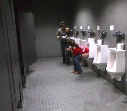 是不是走错厕所了?综合gif搞笑图片