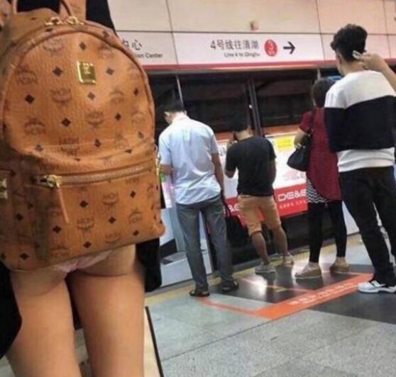 你们觉得我应该提醒她吗？综合gif搞笑图片