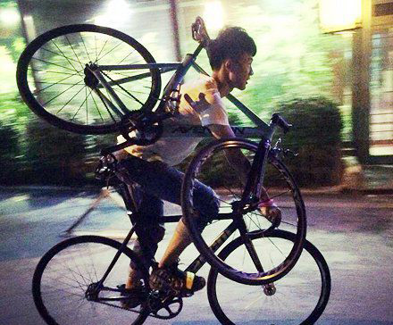 刚提的车，商家说买一送一综合gif搞笑图片