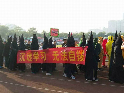 沉迷学习，无法自拔，求解脱综合gif搞笑图片