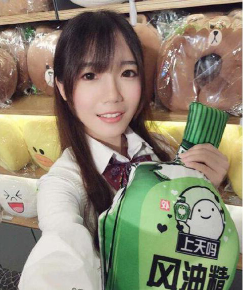 这么大的风油精肯定能上天了综合gif搞笑图片