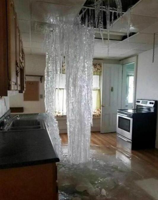 这水晶吊灯略显浮夸综合gif搞笑图片