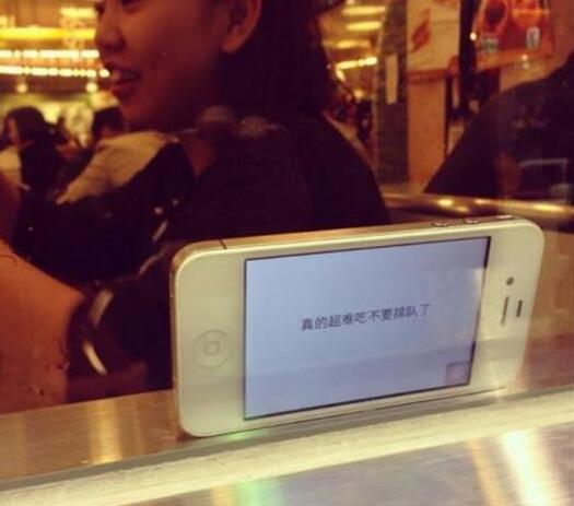 某茶餐厅里的这位好心菇凉综合gif搞笑图片