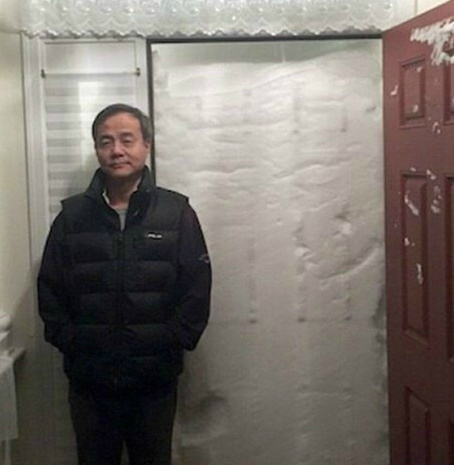 俄罗斯的张先生问他手下的员工为什么两天没来上班，他的员工发来了一张照片综合gif搞笑图片