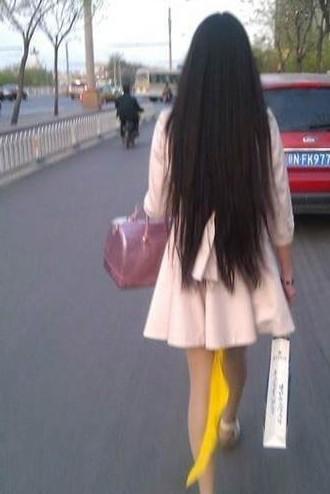 妹子，这黄色的带子是啥东西啊综合gif搞笑图片